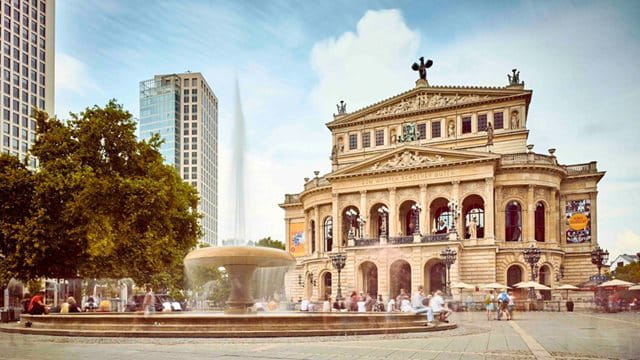 Außenansicht der Alten Oper in Frankfurt