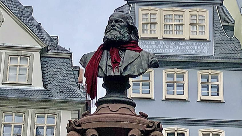 Winter in der neuen Altstadt: Selbst Stoltze trägt Schal, Foto: Nicole Brevoord