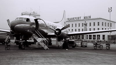 LH Convair CV-340 vor dem Flughafen Frankfurt 1955