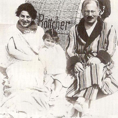 Linda und Ludwig Weil mit Tochter Henny bei einem Aufenthalt in Norderney