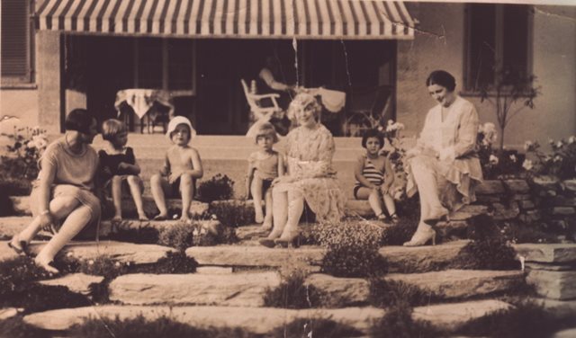 Familie Bär im Steingarten