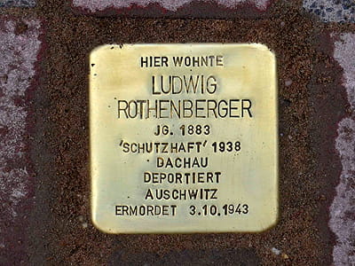 stolpersteine_am_forum_3