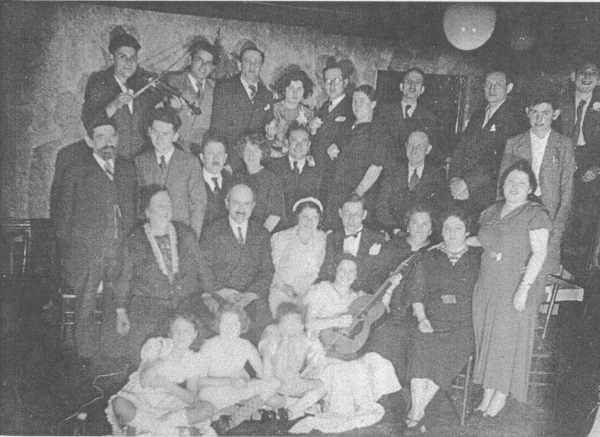 Hochzeit von Dora Gingold und Henry Buchband 1937 in Paris, oben links Leo und Peter