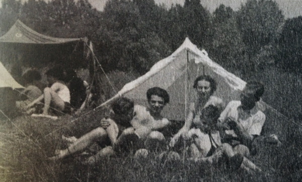 Ettie und Peter Gingold im Ferienlager Tréport, Ende der 1930er Jahre