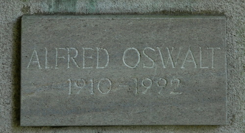 Grabstein für Alfred Oswalt, Hauptfiedhof Frankfurt, Gewann F 2036