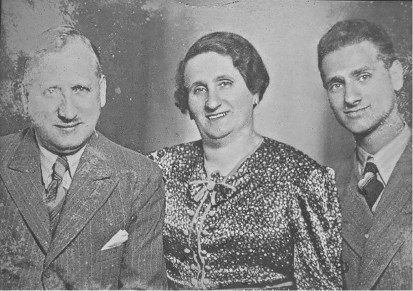 David, Fanny und Paul Kelsen 1939 in Lemberg