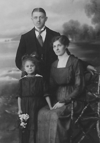 Valentin Steinbach mit Ehefrau Luise und (Stief-) Tochter Else, 1919