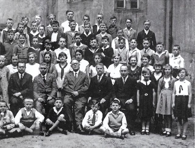 Lateinschule Bergzabern, Schuljahr 1933/34, Grete Levy ganz links unten
