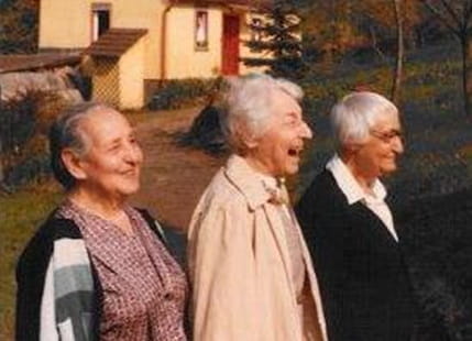 Elisabeth Neumann, Annemarie Neumann und Dr. Gertrud Graetzer um 1980
