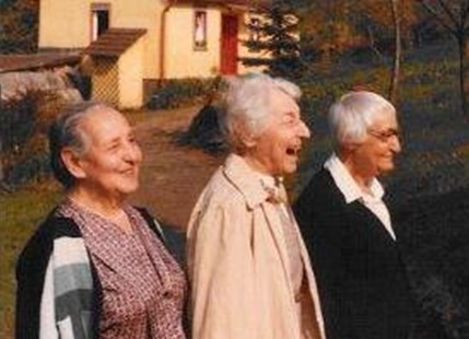 Elisabeth Neumann, Annemarie Neumann und Dr. Gertrud Graetzer um 1980