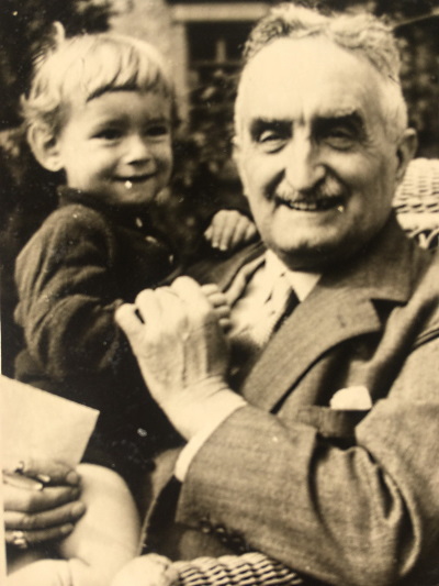 Alfred Lotichius 1942 mit Enkel Michael