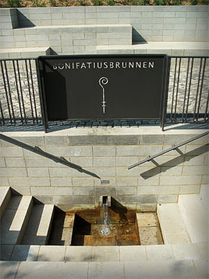 Der Bonifatiusbrunnen am Riedberg