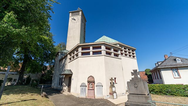 Die Gustav-Adolf-Kirche in Niederursel; Foto: Holger Menzel
