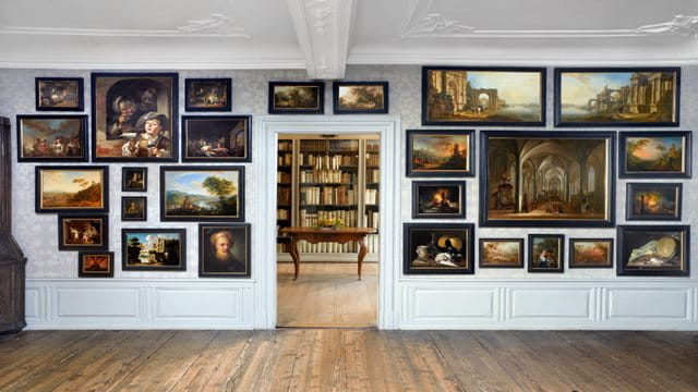 Gemäldezimmer mit Blick auf die Bibliothek im Frankfurter Goethe-Haus 