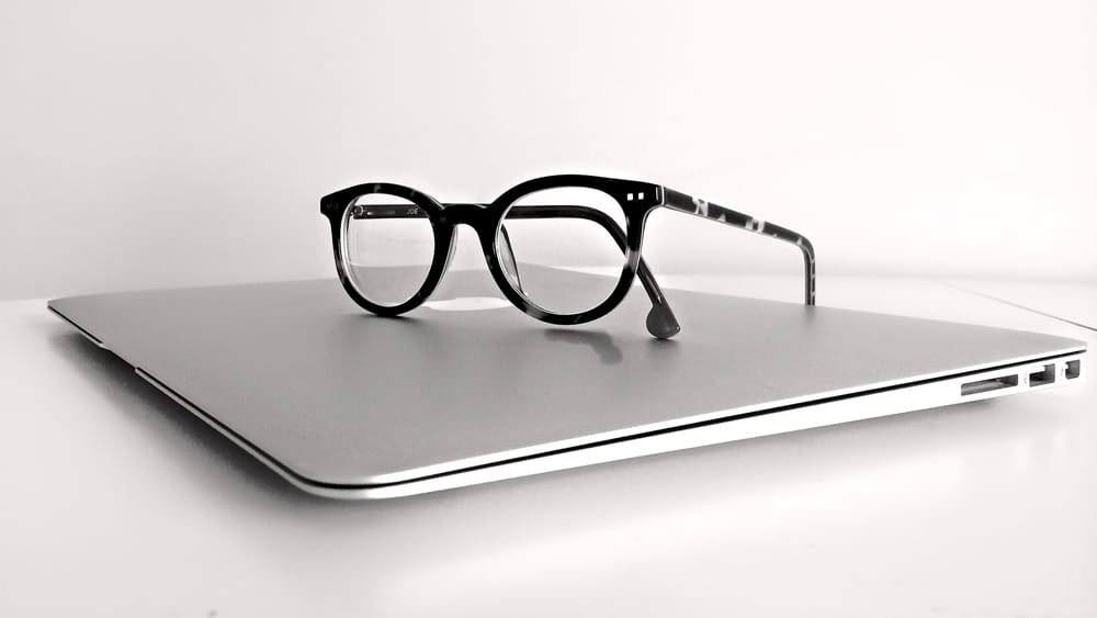 Laptop mit Brille