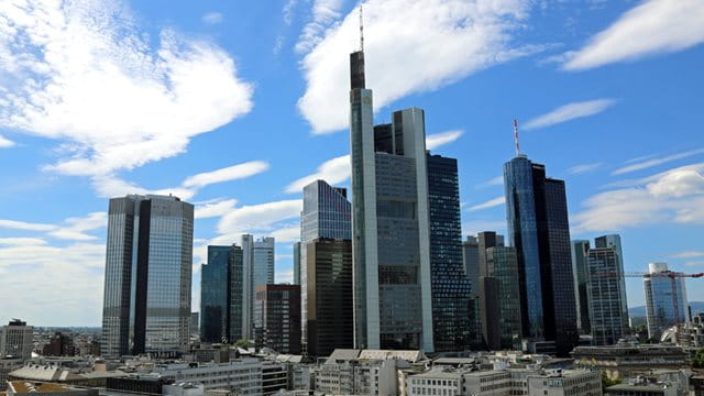 Etwa 40 Gebäude erreichen eine Höhe von mehr als 100 Metern. Dabei sind 19 der 20 höchsten Wolkenkratzer in Deutschland, Foto: Pelin Abuzahra