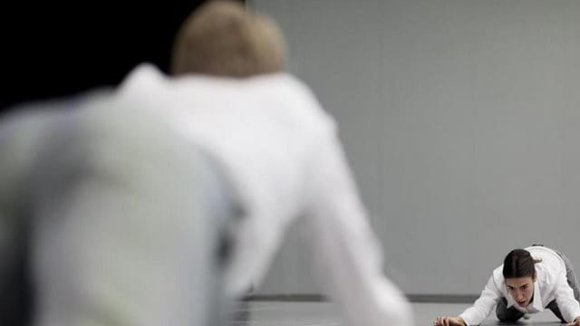 Frankfurt LAB Choreografie "Vielfalt" Frankfurt LAB Tanzperformance mit zwei Personen am Boden