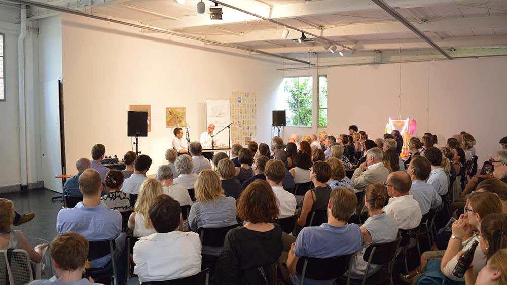 Frankfurter Premiere mit Simon Strauss in der AusstellungsHalle 1A 