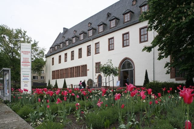 Eingang Institut fuer Stadtgeschichte im Karmeliterkloster