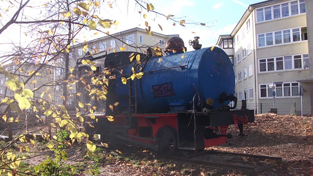ehemalige Lokomotive der Hafenbahn, auf dem Gelände des Abenteuerspielplatz "Wildgarten"