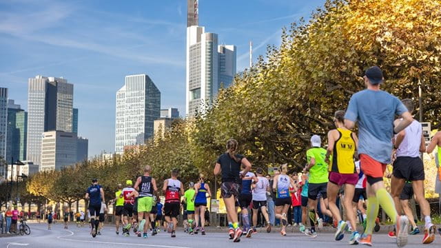 Mainova Frankfurt Marathon, am Mainufer