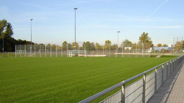 Sportanlage Berkersheimer Weg, Spielfeld