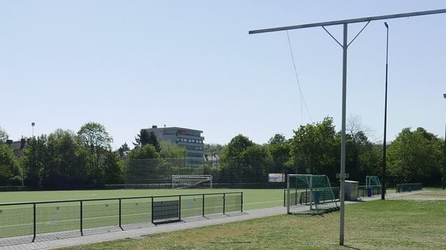 Sportanlage Heinrich-Seliger-Straße Niederrad, Kunstrasen 