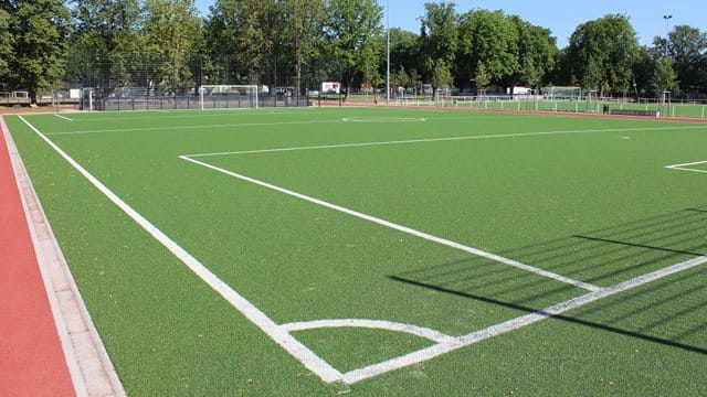 Sportanlage Höchst, Kunstrasen