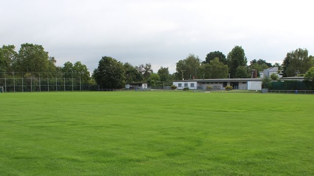 Sportanlage Hügelstraße, Rasenfeld