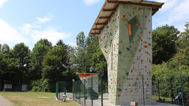 Sportanlage Nieder-Erlenbach, Kletterturm