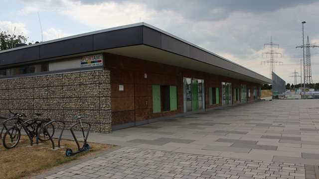 Sportanlage Riedberg, Funktionsgebäude