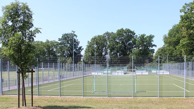 Sportanlage Sandhöfer Wiese, Niederrad, Kleinfeld
