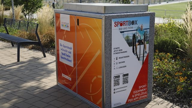 Sportbox Sportpark Preungesheim, Seitenwand
