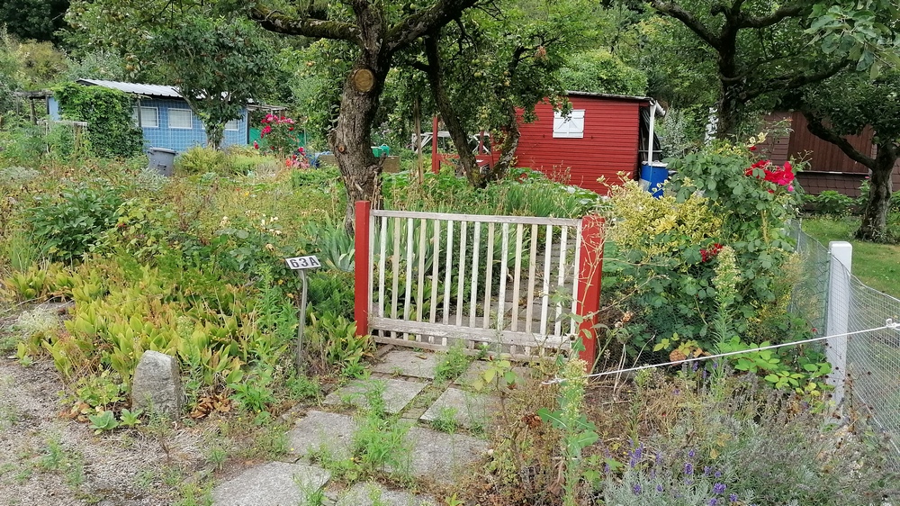 Tor in einer Gartenanlage