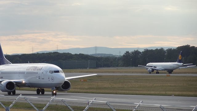 Lufthansamaschine am Frankfurter Flughafen