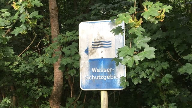 Schild Wasserschutzgebiet außerhalb öffentlicher Verkehrswege