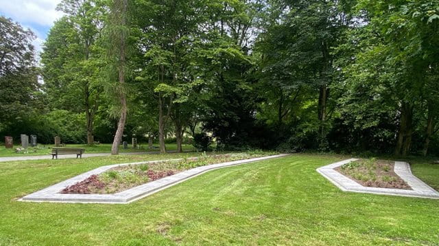 Neue Möglichkeiten auf dem Friedhof Westhausen: die Rasenurnenwahlgrabstätte, Foto: Grünflächenamt Stadt Frankfurt