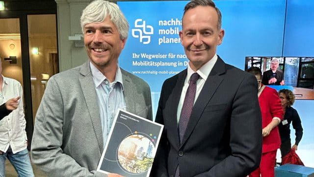 Heiko Nickel, Leiter der strategischen Verkehrsplanung der Stadt Frankfurt, und Bundesverkehrsminister Volker Wissing