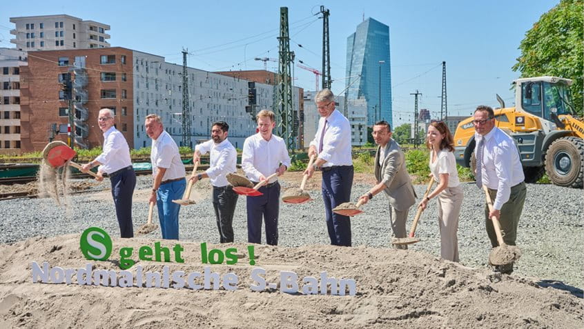 Gruppenbild beim Spatenstich, Foto: Stefan Wildhirt