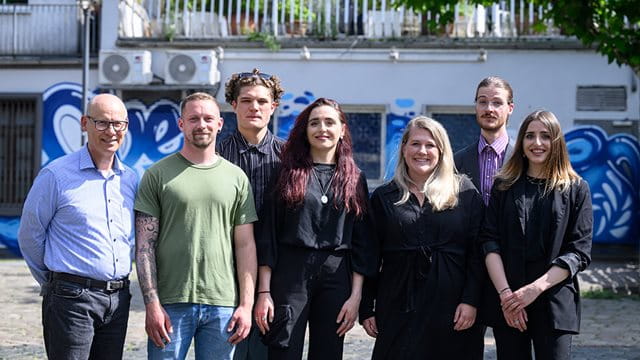 Uff die Gass Die Initiatoren des Vereins Altsax für Kunst und Kultur stellen gemeinsam das Programm für die Veranstaltungstage „Uff die Gass!“ vor; Foto: Salome Roessler