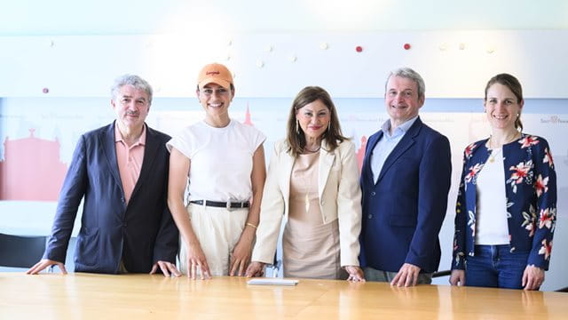 Vorstellung des Programms des Tags der Religionen Grupppenbild der Teilnehmer der Pressekonferenz zum Programm des Tags der Religionen