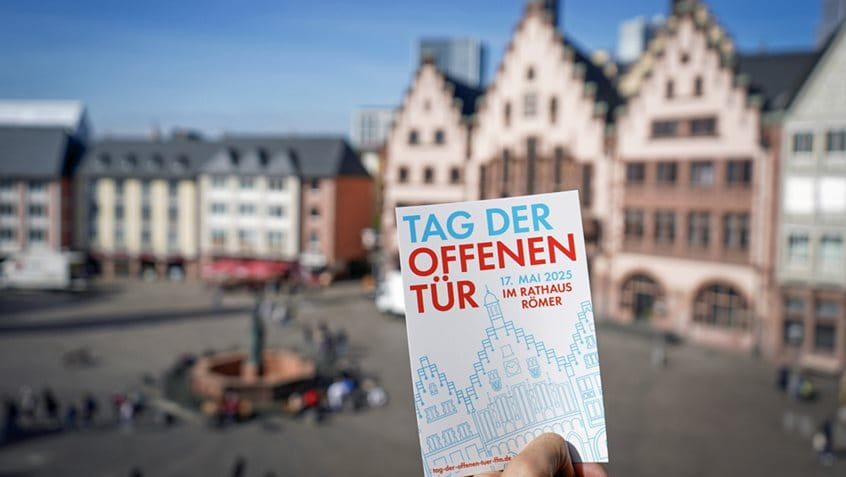 lyer für den Tag der offenen Tür mit Rathaus im Hintergrund, Foto: Jan Hassenpflug