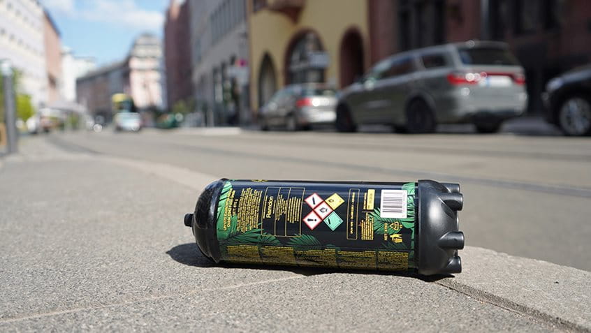 Ein benutztes Lachgas-Behältnis in der Braubachstraße; Foto: Jan Hassenpflug