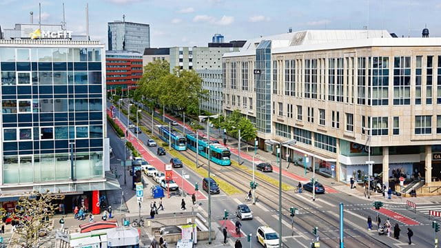 Verkehr an der Konstablerwache Verschiedene Verkehrsformen an der Konstablerwache; Foto: Jan Hassenpflug