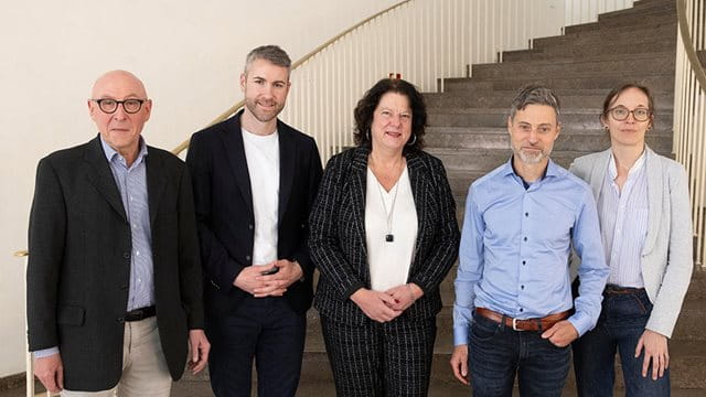 Die Projektbeteiligten bei der Vorstellung der Anne Frank Tage im Rathaus Römer Die Projektbeteiligten bei der Vorstellung der Anne Frank Tage im Rathaus Röme; Foto Martin Leissl