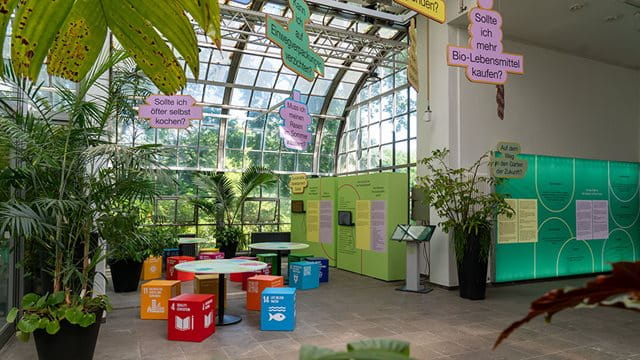 Das Infozentrum zum „Garten der Zukunft“ in der Kleinen Galerie am Palmenhaus Das Infozentrum zum „Garten der Zukunft“ in der Kleinen Galerie am Palmenhaus