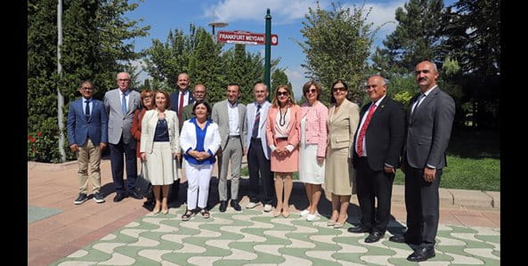 Die Delegation bei der Einweihung des Frankfurt-Platzes in Eskişehir, Foto: Stadt Eskişehir