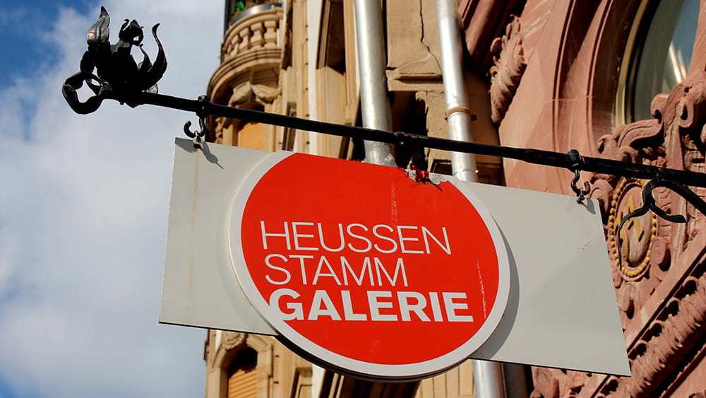 Das Schild zur Heussenstamm Galerie in der Braubachstrasse in der Innenstadt, Foto: Stefan Maurer
