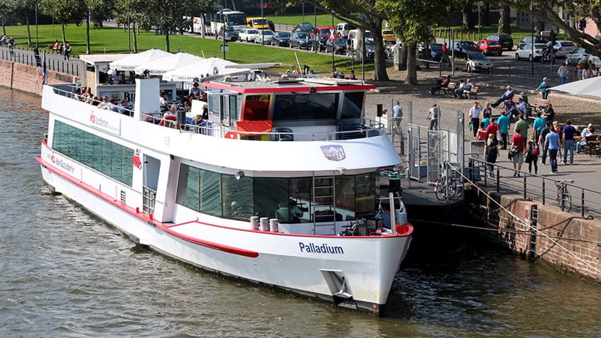 Ausflugsschiff Passagierschiff Main