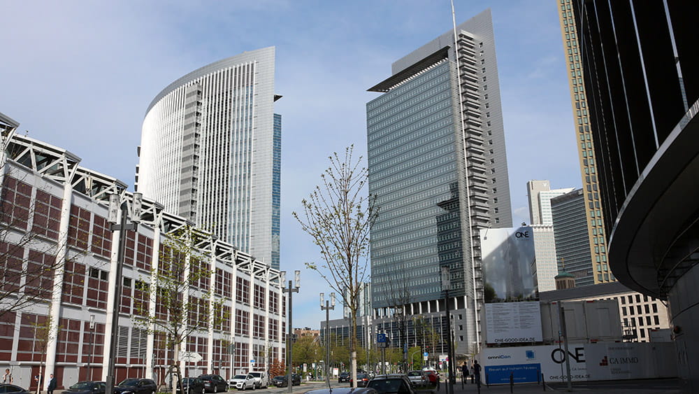 Die Bürogebäude Pollux und Kastor im Gallusviertel, (c) Stadt Frankfurt am Main, Foto: Stefan Maurer